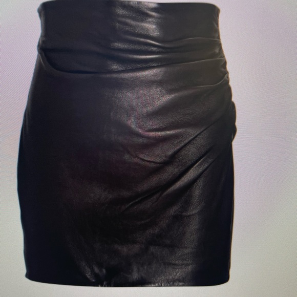 The Sei Ruched Mini Skirt black leather - Picture 2 of 3